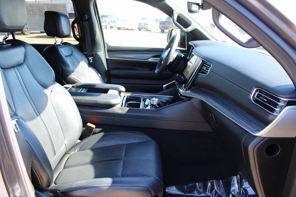 Used 2024 Jeep Wagoneer Series II image 8