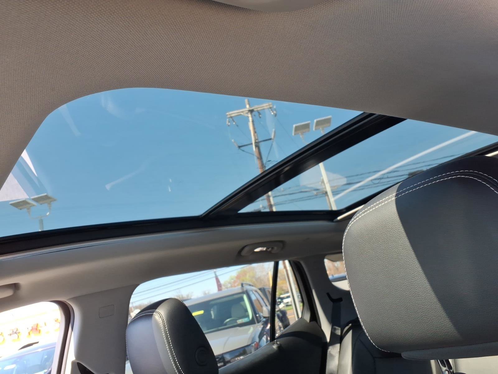 Certified 2023 GMC Terrain SLT w/ Infotainment Package II image 35