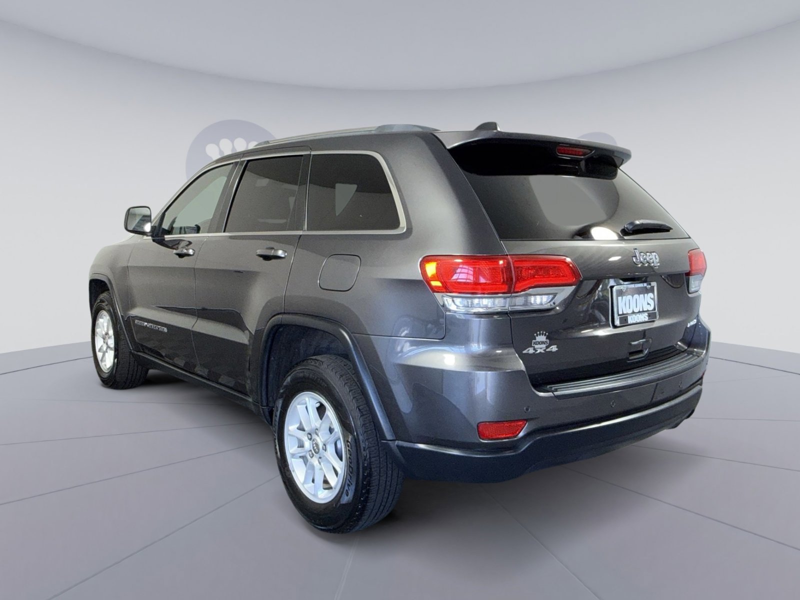 Used 2019 Jeep Grand Cherokee Laredo AWD/4WD image 4