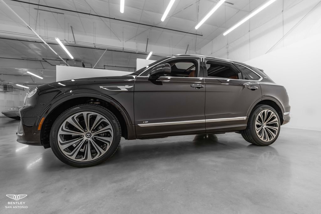 Used 2021 Bentley Bentayga AWD/4WD image 22
