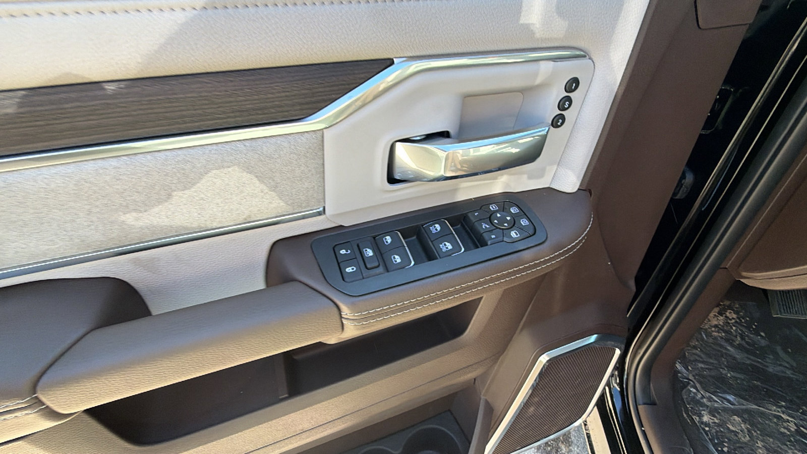 New 2026 RAM 2500 Laramie w/ Towing Technology Group AWD/4WD image 15