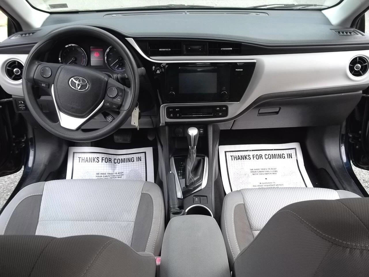 Used 2017 Toyota Corolla LE image 11