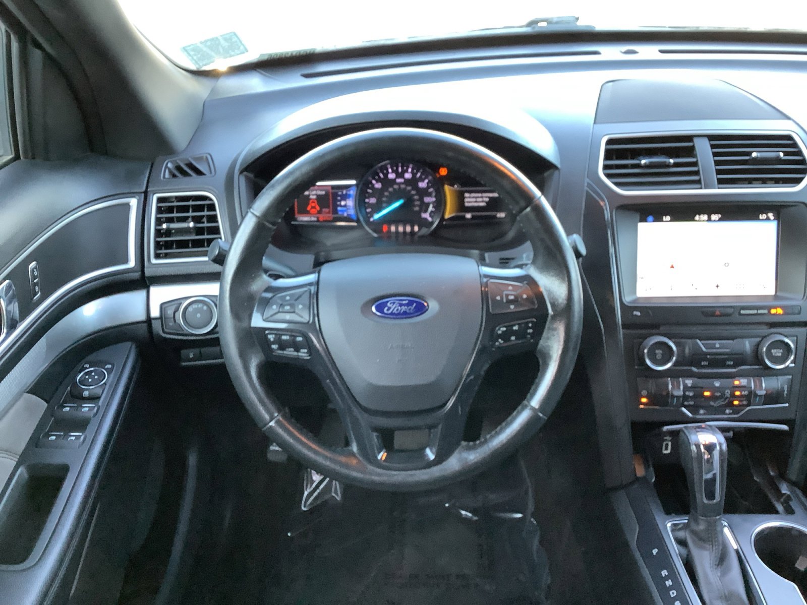 Used 2017 Ford Explorer XLT w/ Equipment Group 202A FWD image 12