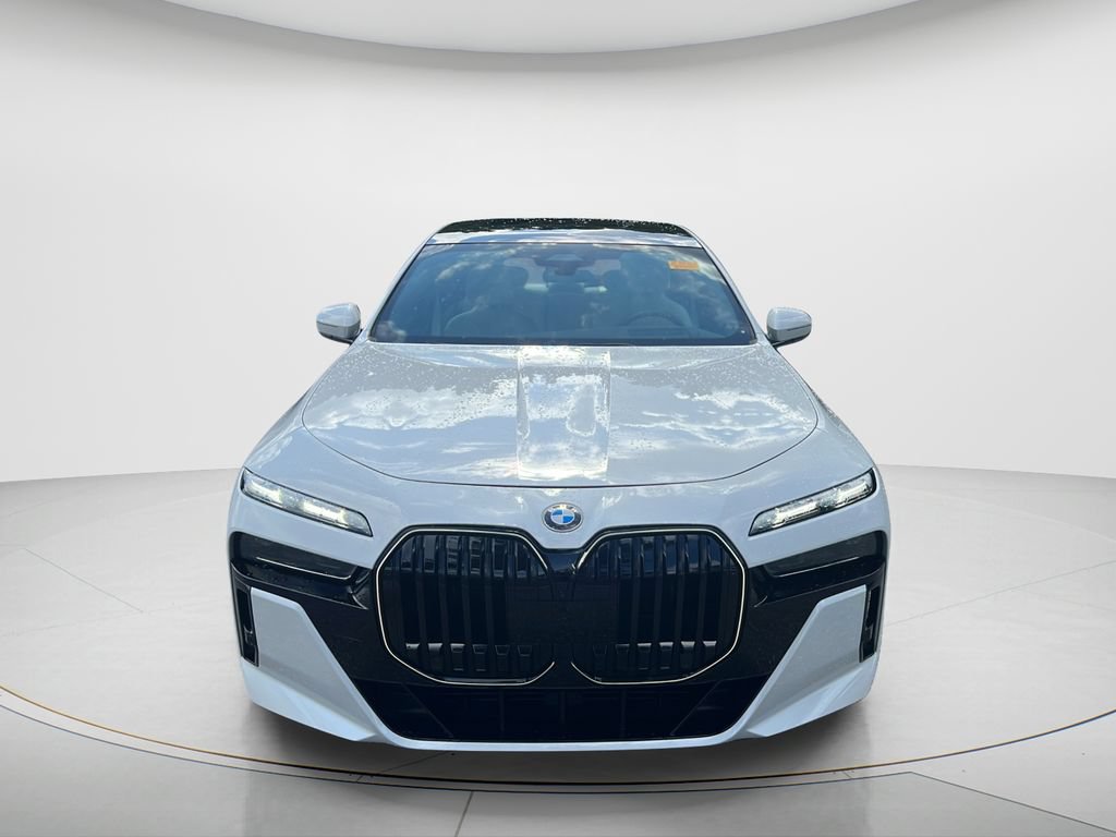 Used 2024 BMW 760i xDrive w/ Executive Package AWD/4WD image 2