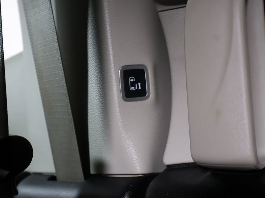 Used 2023 Chrysler Voyager LX image 19