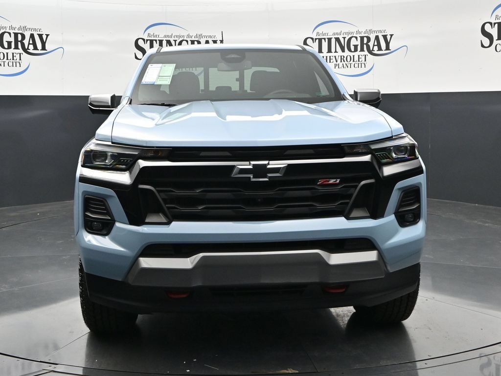 Used 2025 Chevrolet Colorado Z71 w/ Technology Package AWD/4WD image 2