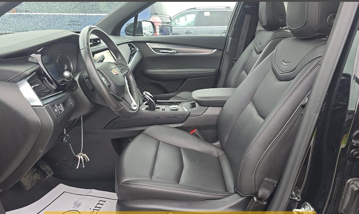 Used 2024 Cadillac XT6 Luxury w/ LPO, Floor Liner Package AWD/4WD image 8