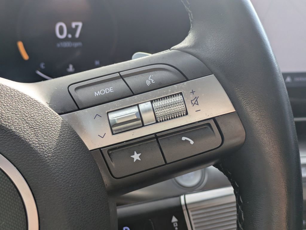 Used 2024 Hyundai Kona Limited image 28