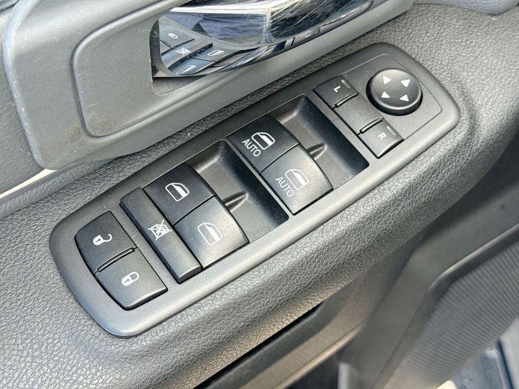 Used 2021 RAM 1500 Classic SLT image 13