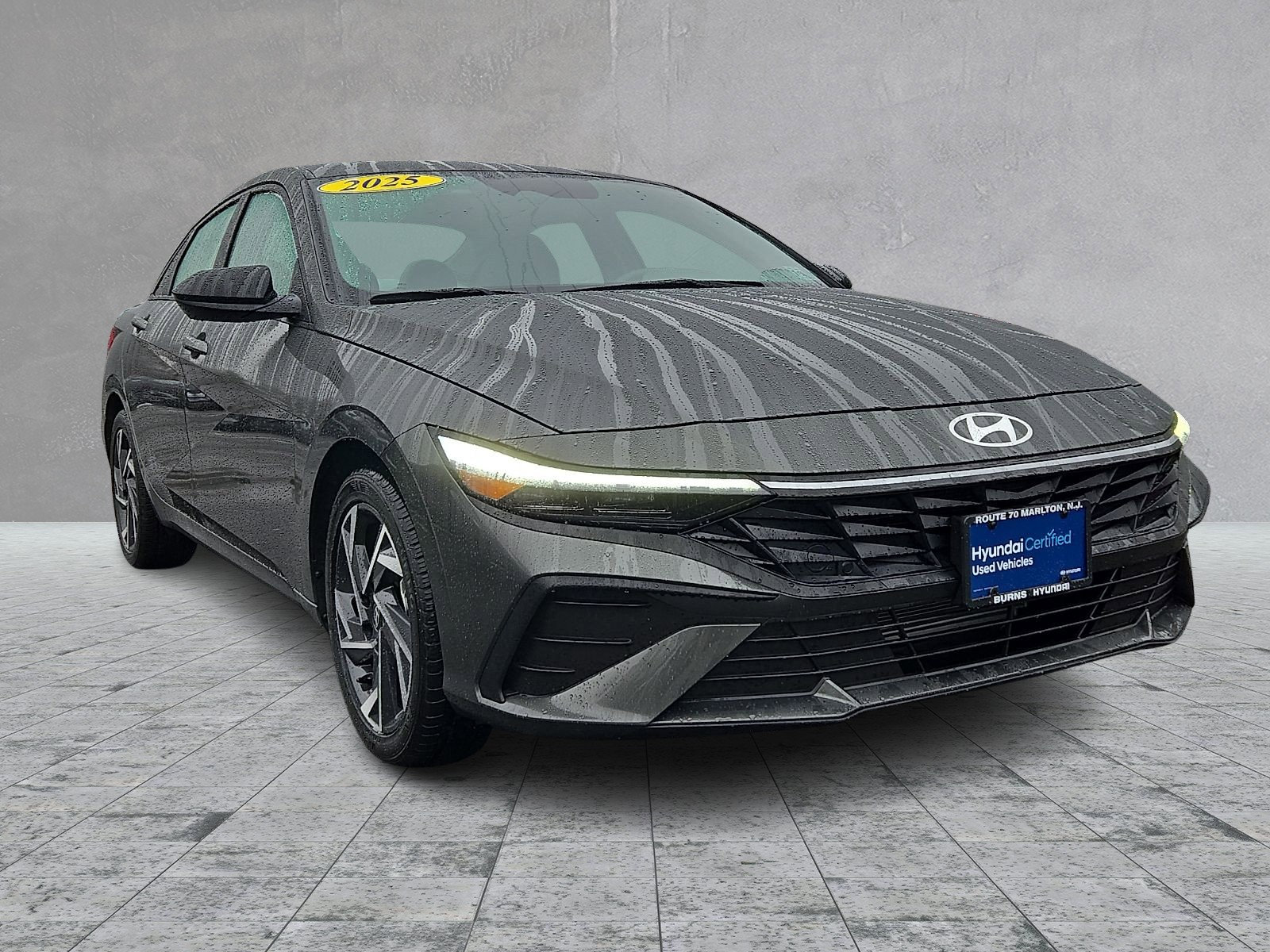 Used 2025 Hyundai Elantra Sport image 2