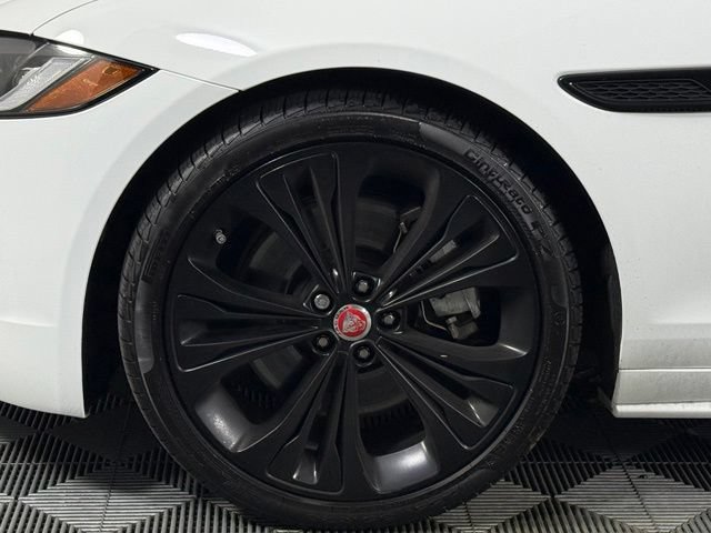 Certified 2023 Jaguar XF R-Dynamic SE AWD/4WD image 13