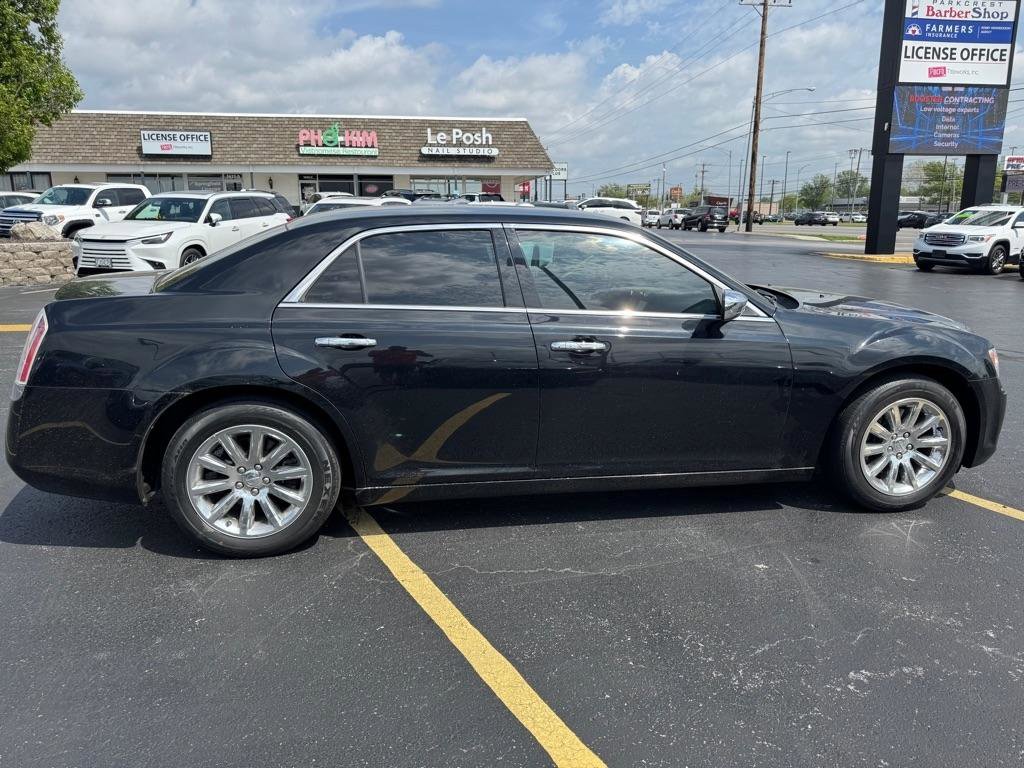Used 2014 Chrysler 300 C image 4