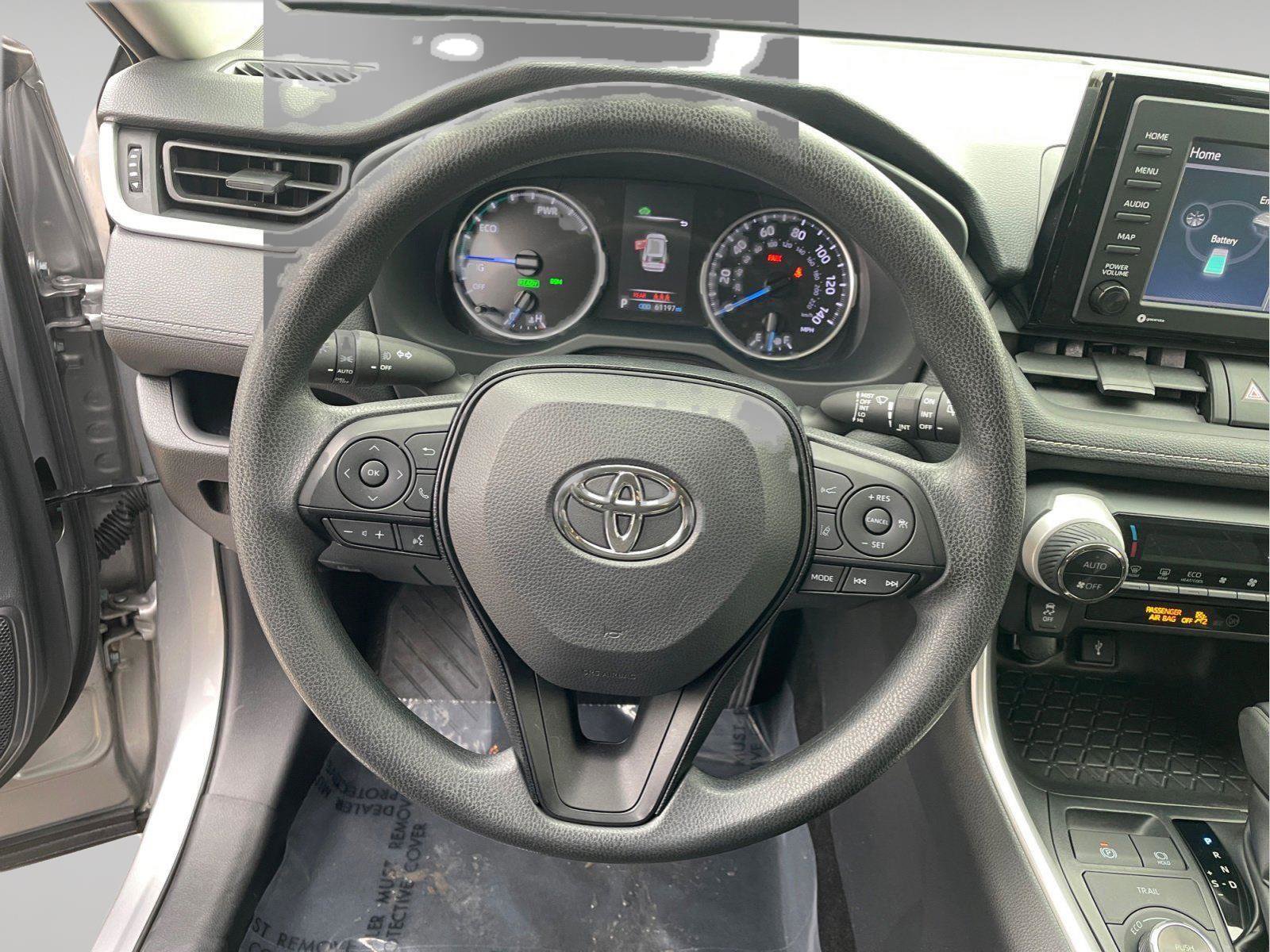 Used 2020 Toyota RAV4 XLE w/ Carpet Mat Package image 18