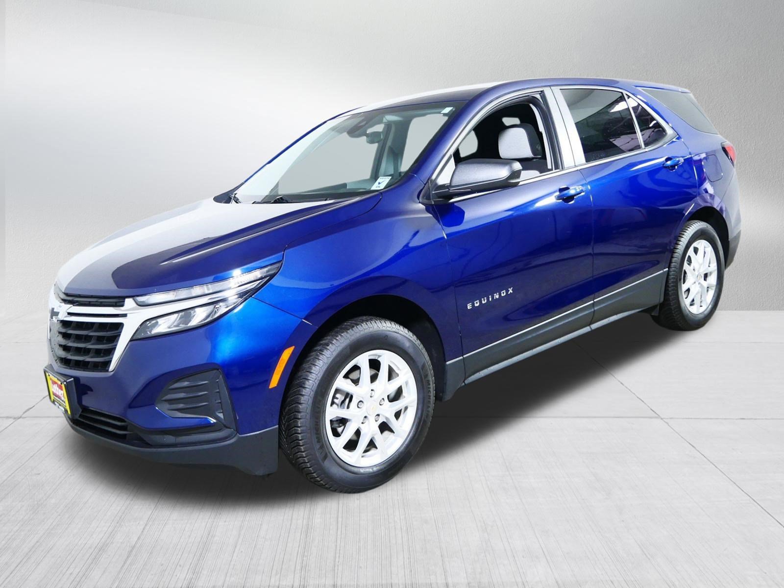 Used 2023 Chevrolet Equinox LS w/ LS Convenience Package image 3