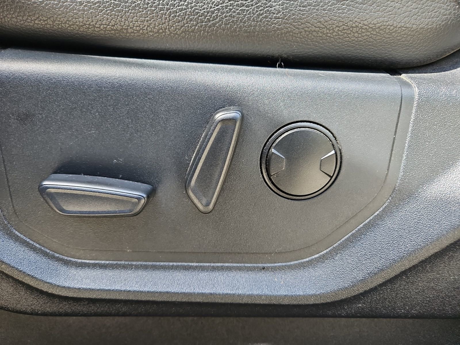 Used 2020 Ford F150 Lariat w/ Equipment Group 502A Luxury image 20