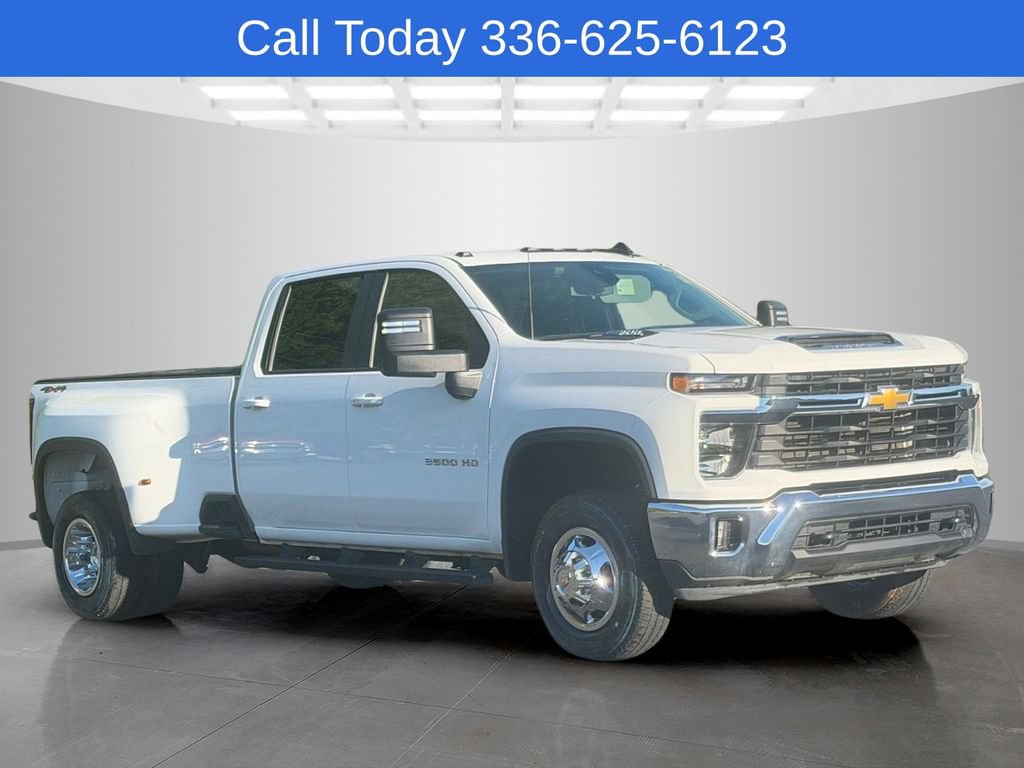 Used 2025 Chevrolet Silverado 3500 LT AWD/4WD image 7