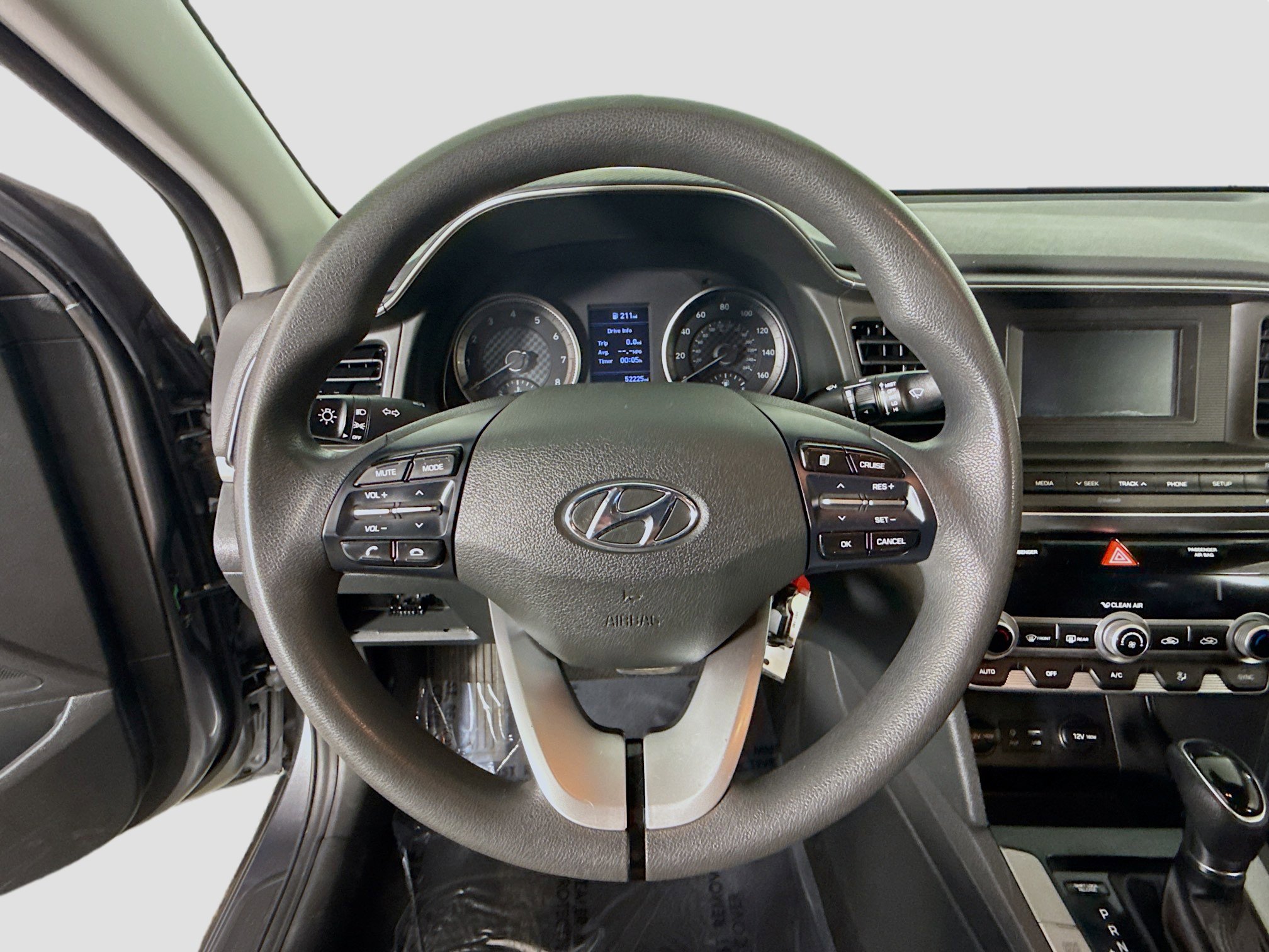 Used 2020 Hyundai Elantra SE w/ Cargo Package (C1) image 13