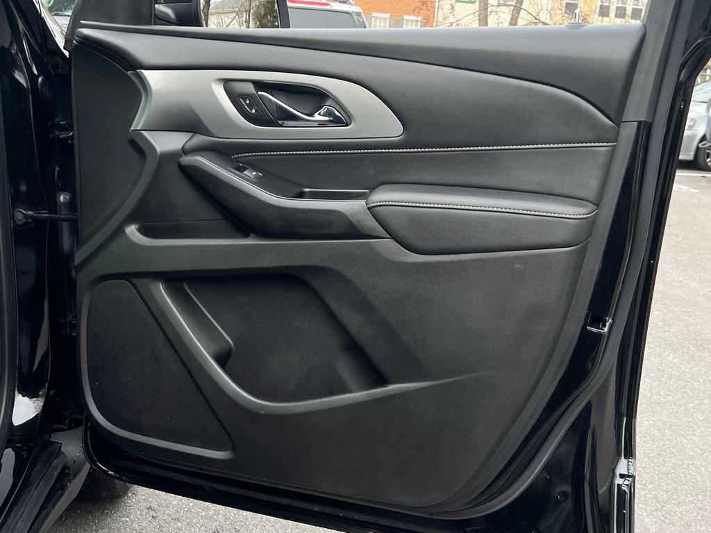 Used 2023 Chevrolet Traverse LT image 10