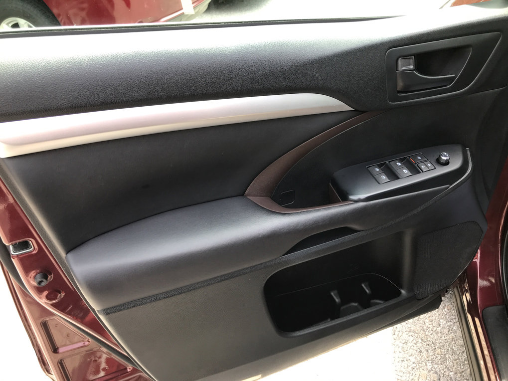 Used 2017 Toyota Highlander Plus w/ Carpet Mat Package AWD/4WD image 12