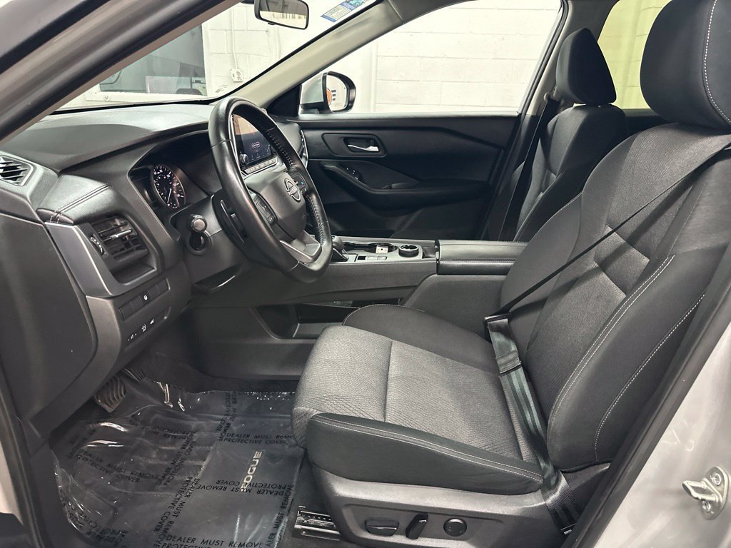 Used 2025 Nissan Rogue SV AWD/4WD image 18