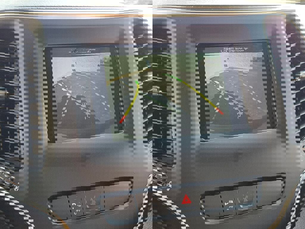 Used 2019 Jeep Cherokee Latitude Plus w/ Comfort/Convenience Group image 24