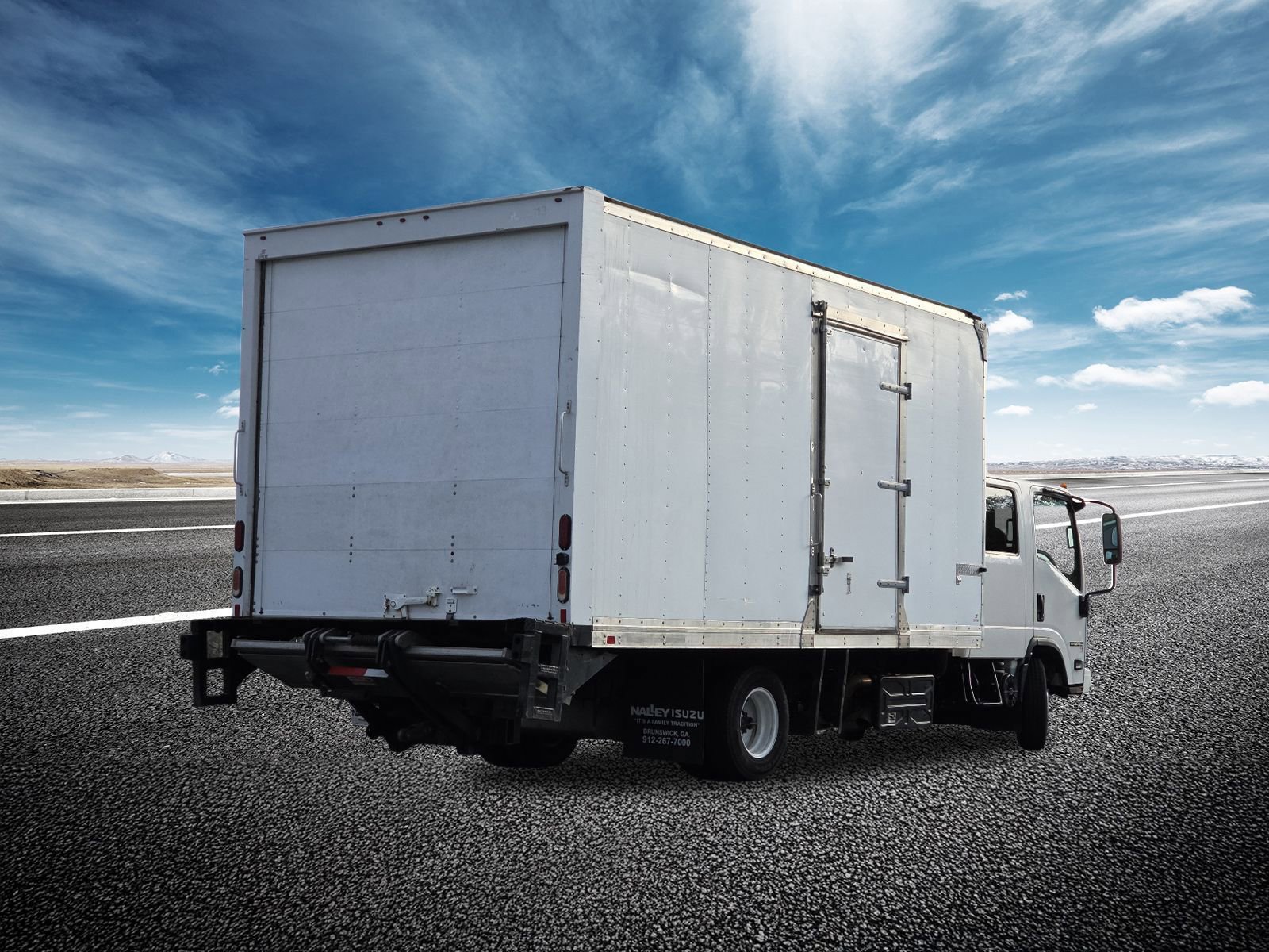 Used 2023 Isuzu NPR image 15