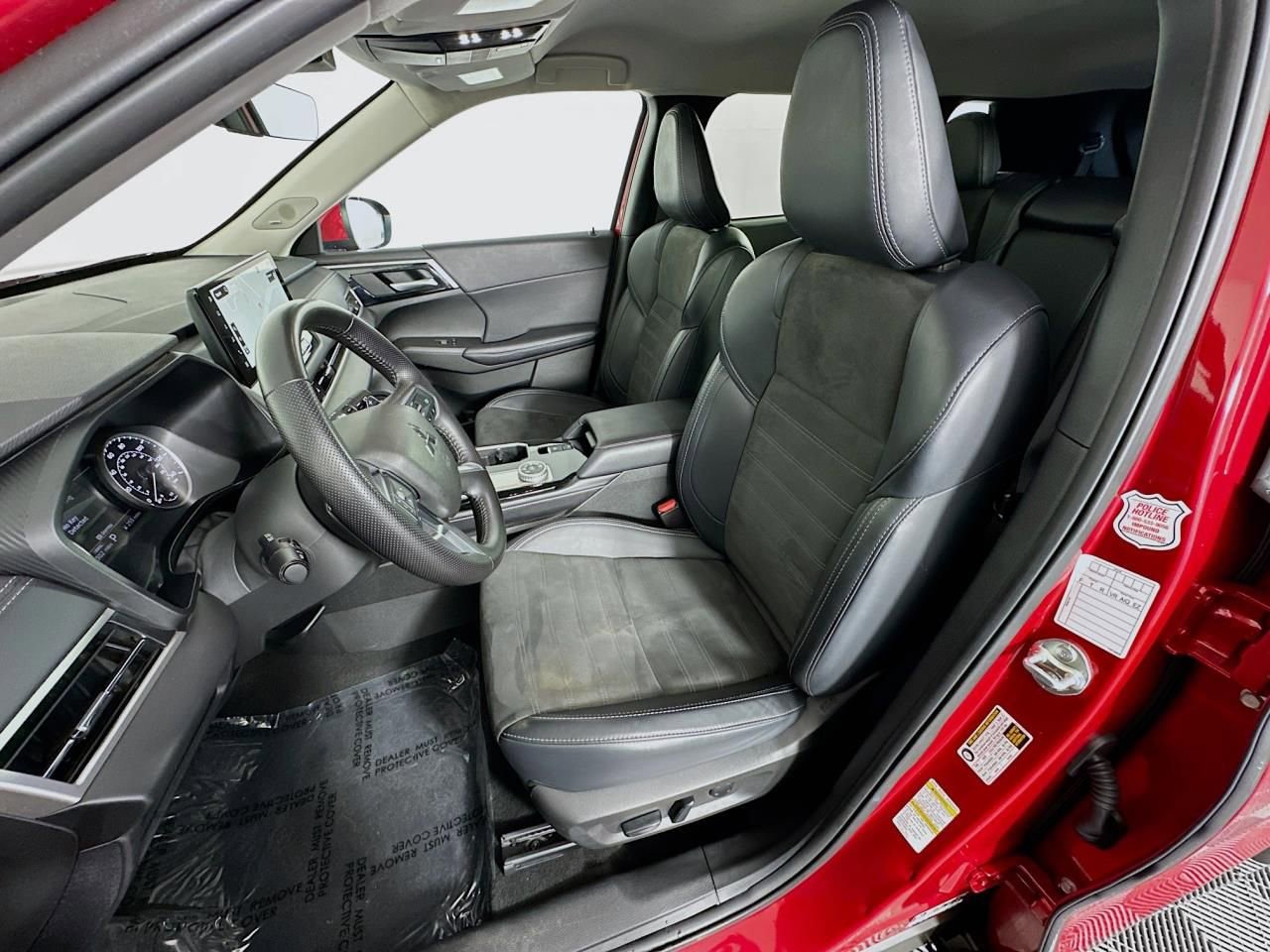 Used 2025 Mitsubishi Outlander SE image 30