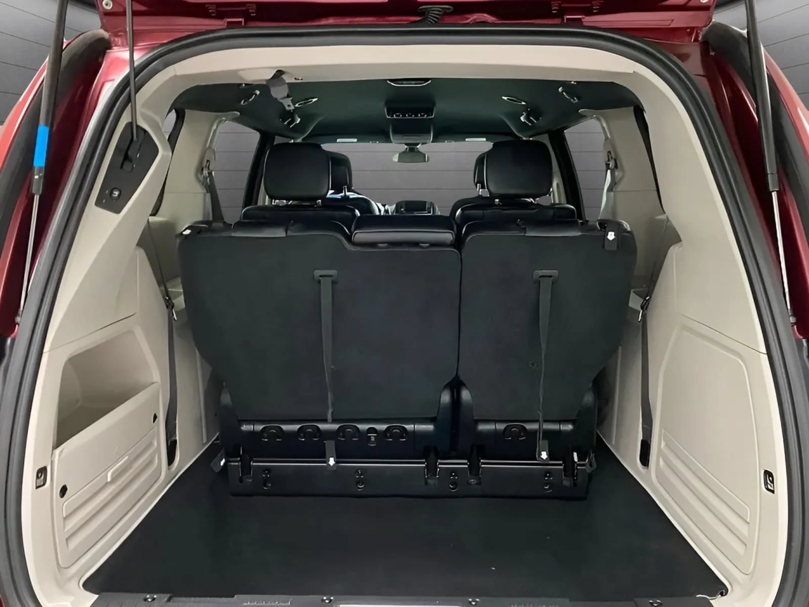 Used 2019 Dodge Grand Caravan SXT FWD image 12