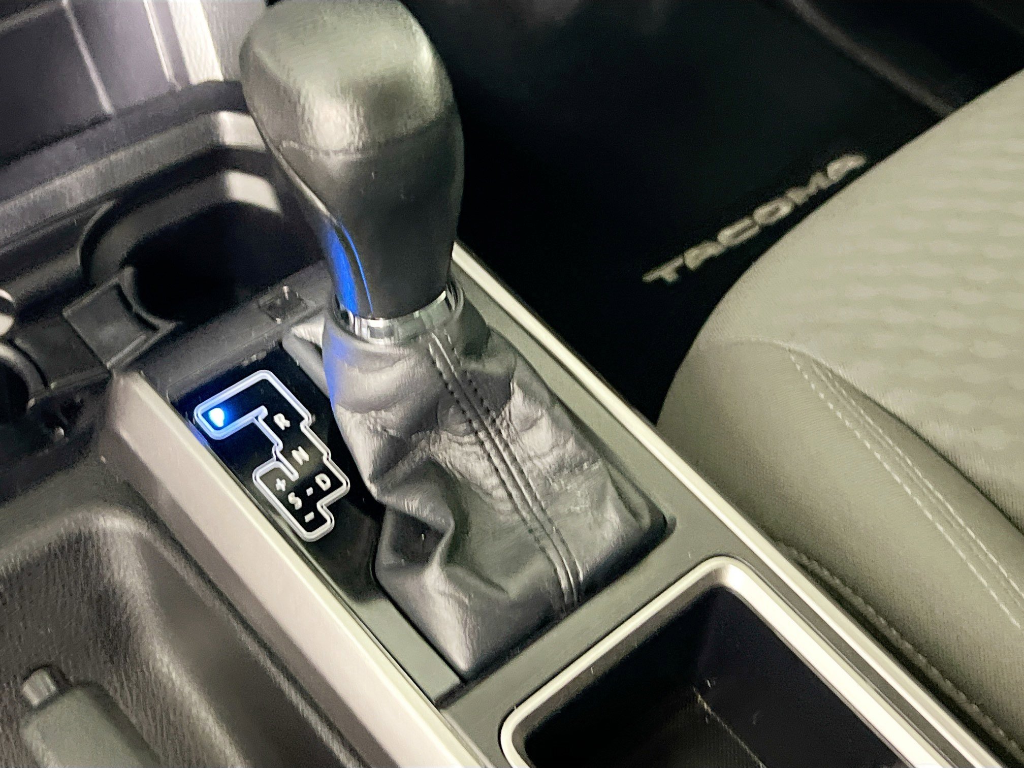 Used 2020 Toyota Tacoma SR5 w/ SR5 Appearance Package (SM) image 24