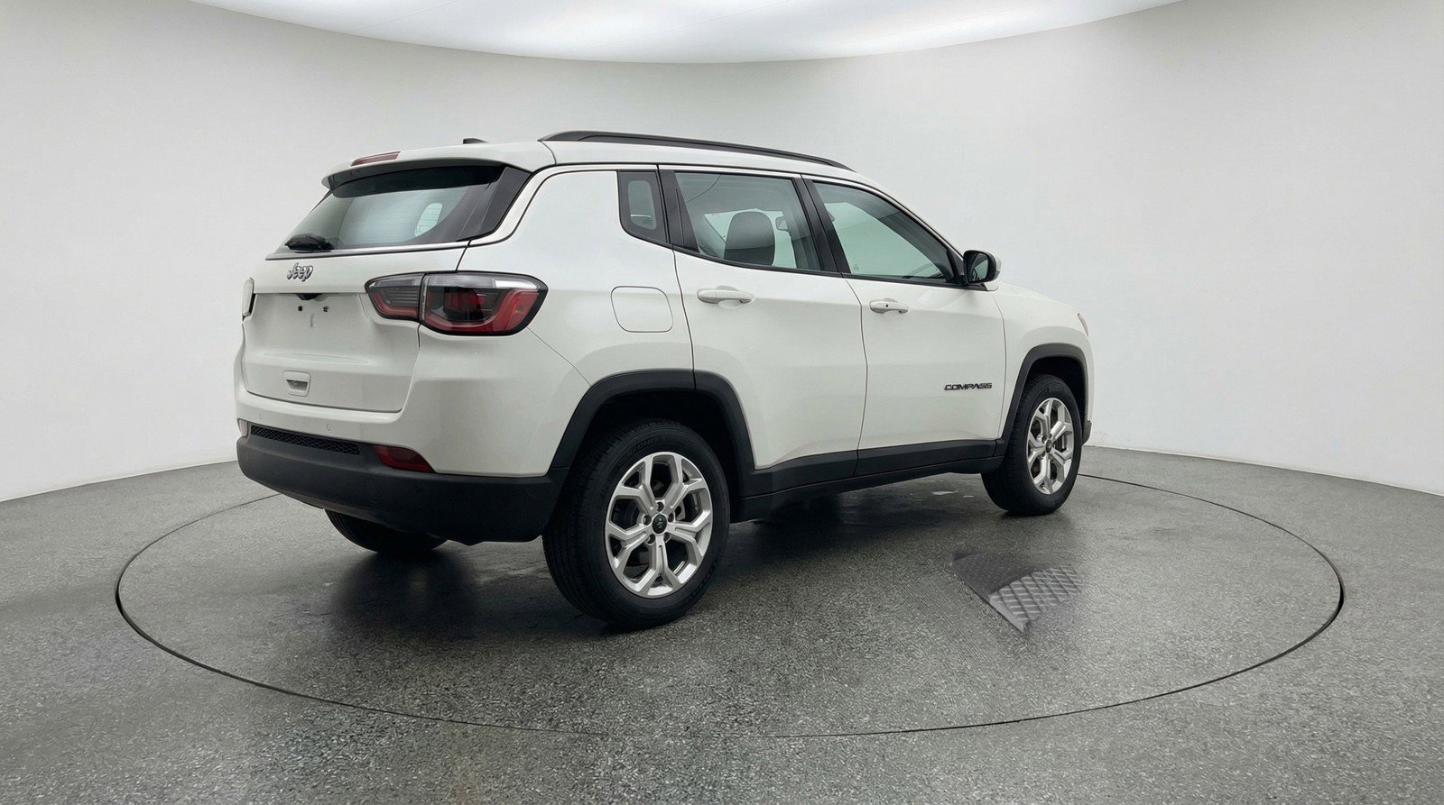Used 2025 Jeep Compass Latitude AWD/4WD image 9