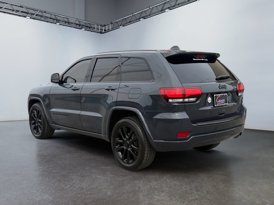 Used 2018 Jeep Grand Cherokee Altitude RWD image 7