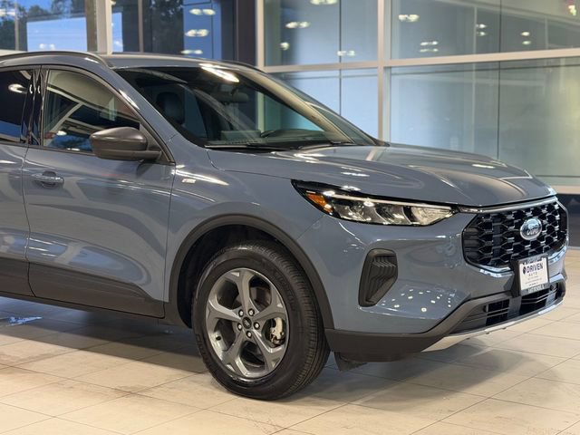 Used 2025 Ford Escape ST-Line w/ Tech Pack #1 AWD/4WD image 5