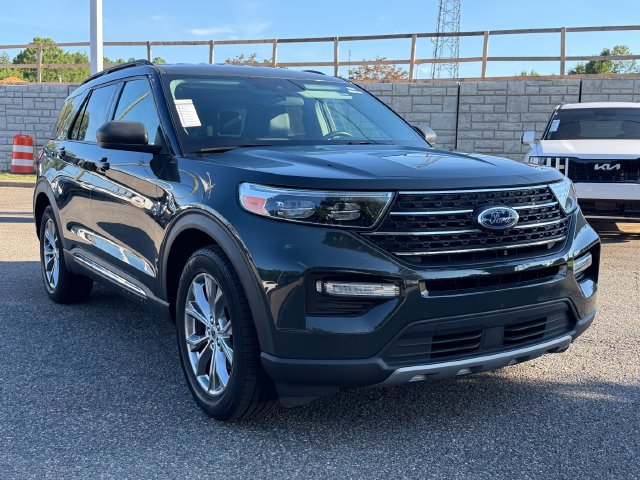 Used 2024 Ford Explorer XLT w/ Equipment Group 202A RWD image 7