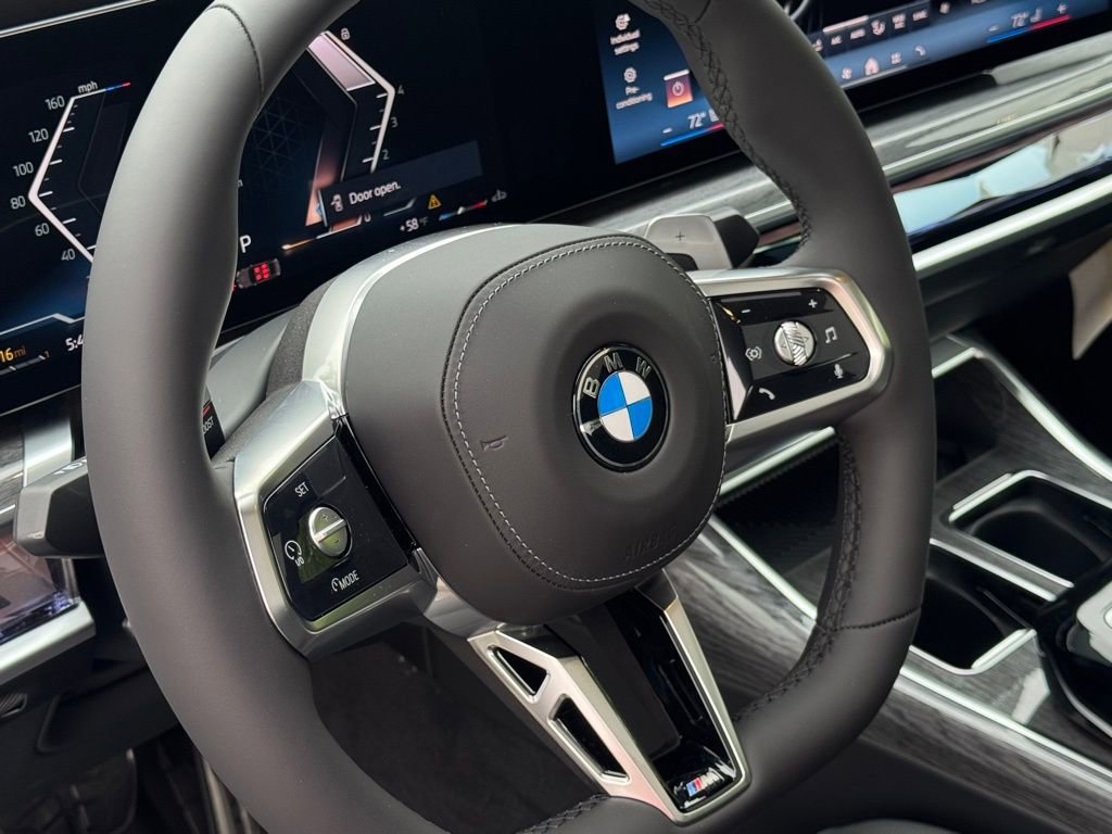 Used 2025 BMW 760i xDrive image 12