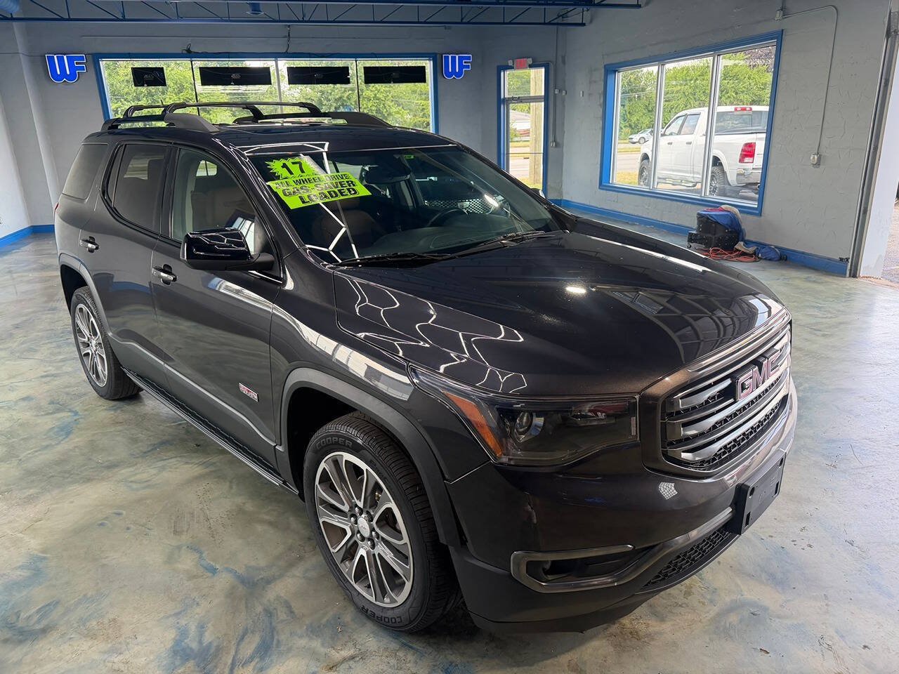 Used 2017 GMC Acadia SLT AWD/4WD image 10