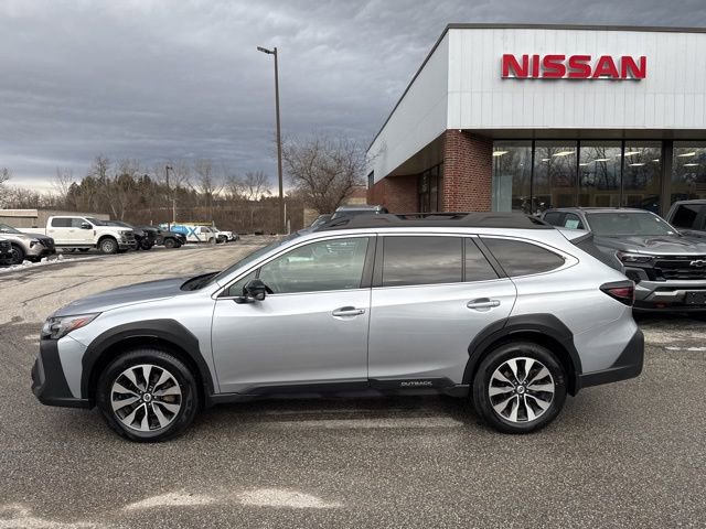 Used 2023 Subaru Outback Limited image 32