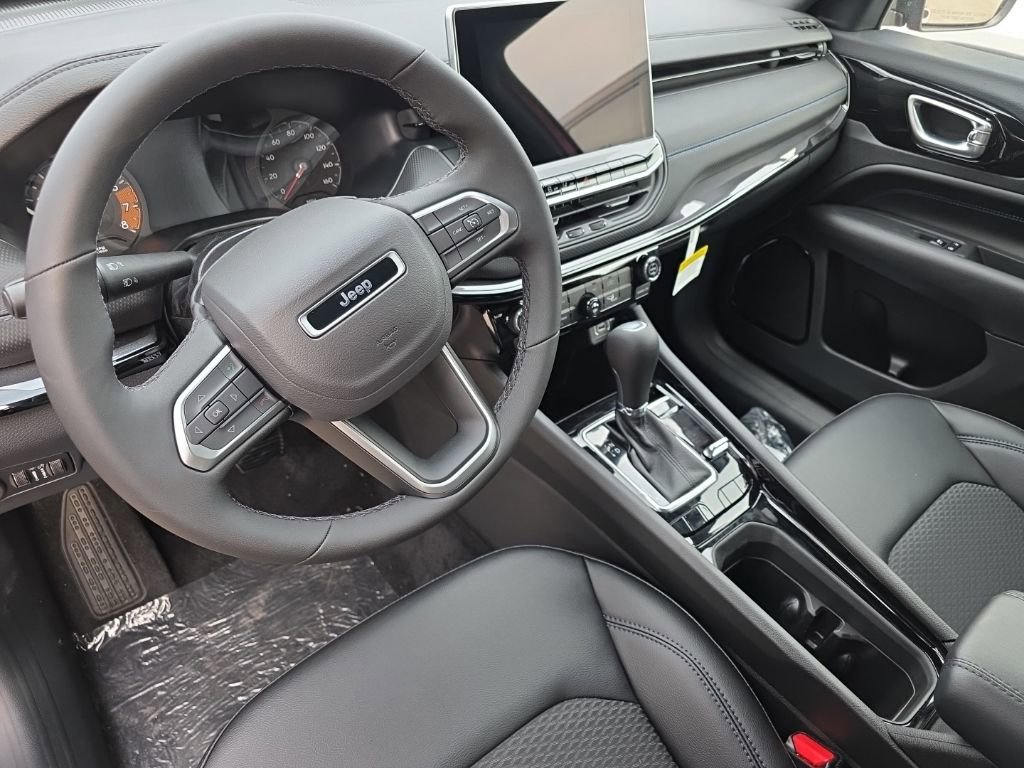 New 2026 Jeep Compass Latitude image 11