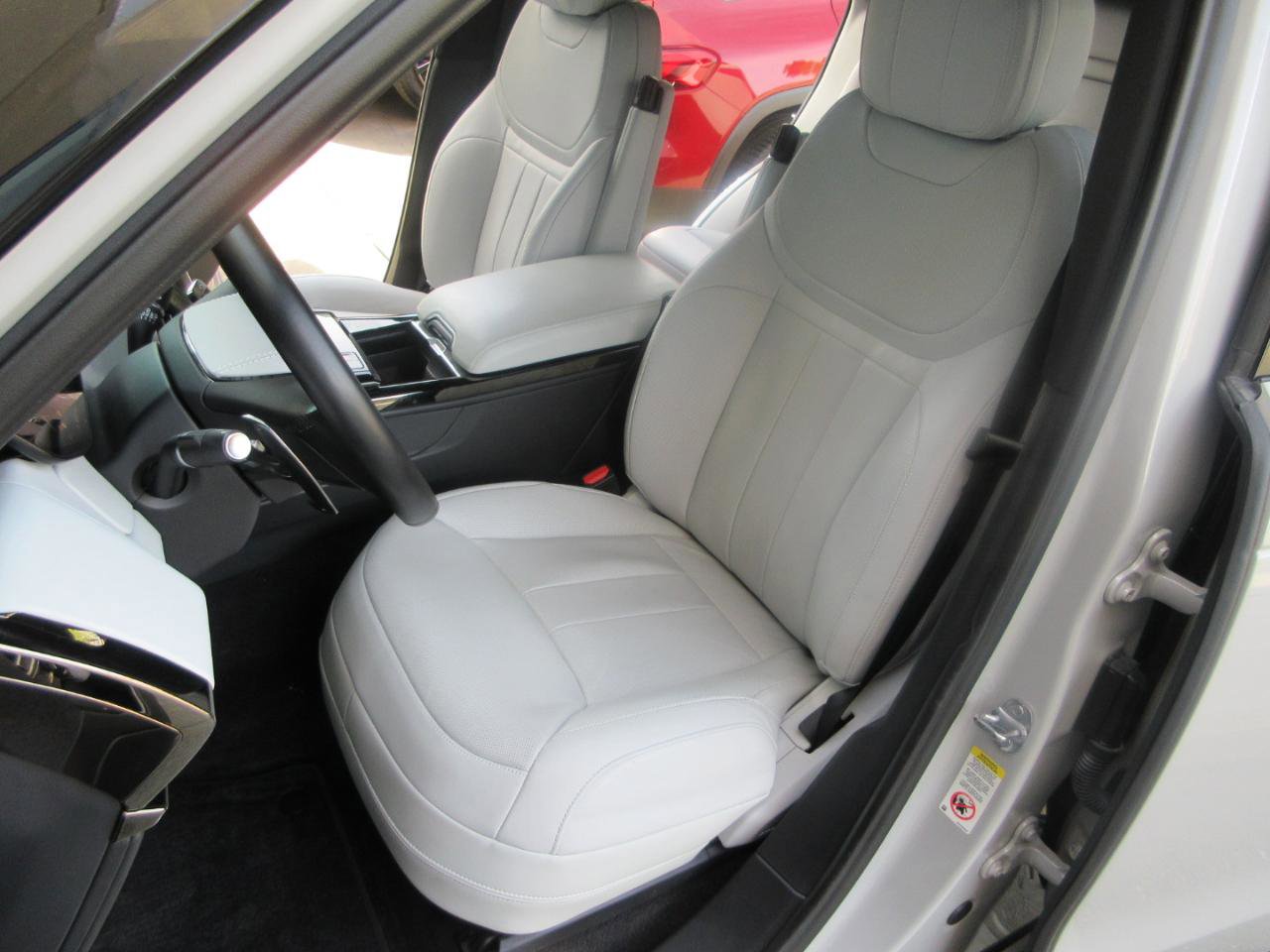 Used 2024 Land Rover Range Rover Sport SE image 8