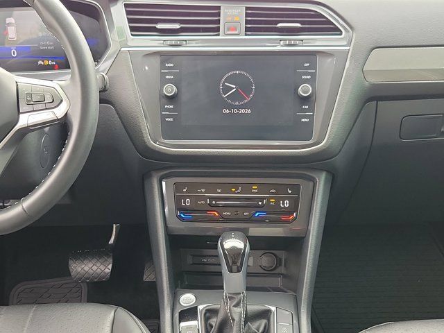 Used 2024 Volkswagen Tiguan SE FWD image 19