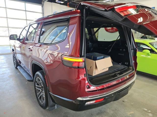 Used 2022 Jeep Wagoneer Series III w/ Flexible Seating Group image 8