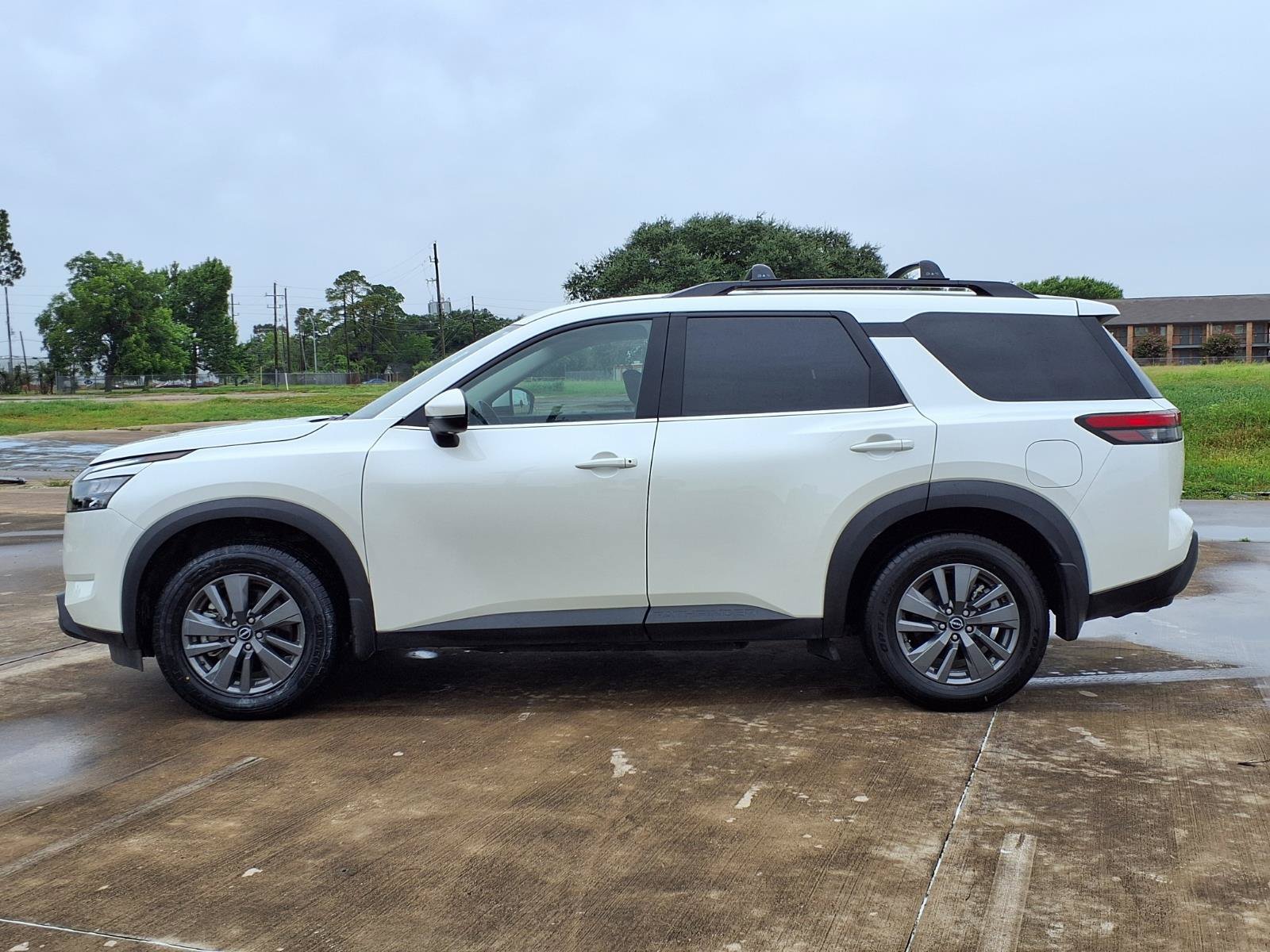 Used 2024 Nissan Pathfinder SV FWD image 5