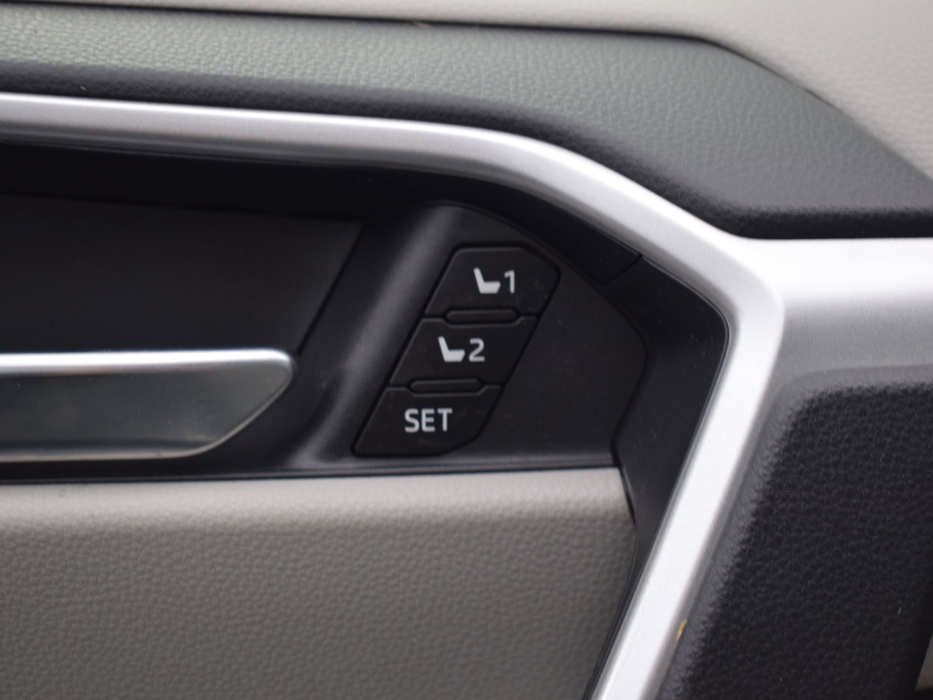 Used 2023 Toyota RAV4 XLE Premium image 15