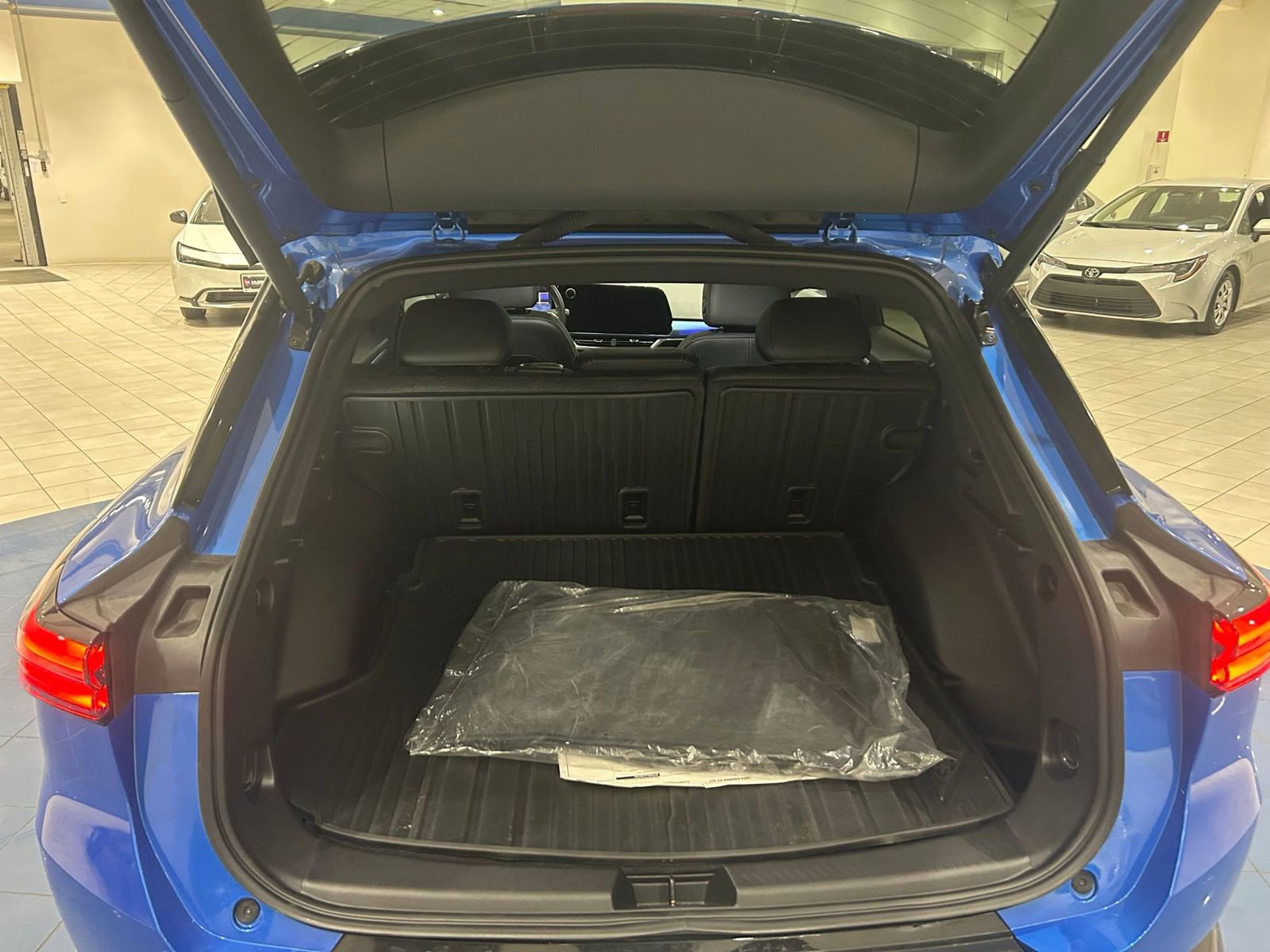 Used 2024 Chevrolet Equinox EV LT image 10