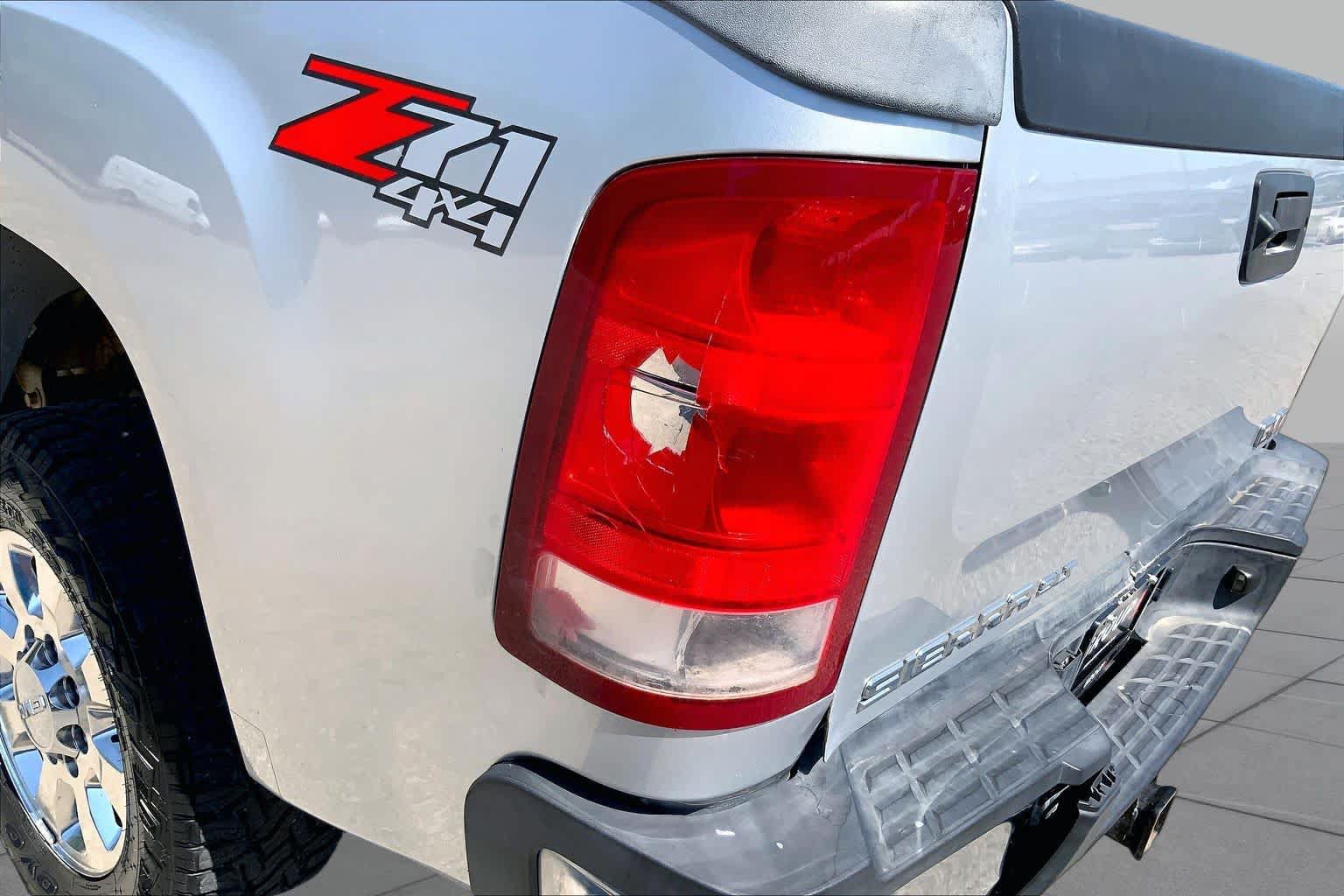 Used 2014 GMC Sierra 2500 SLT w/ Suspension Package, Off-Road AWD/4WD image 27