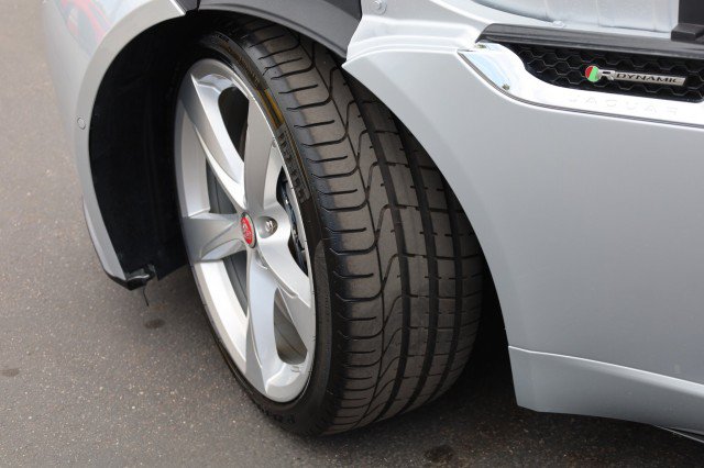 Used 2019 Jaguar F-TYPE R-Dynamic RWD image 47