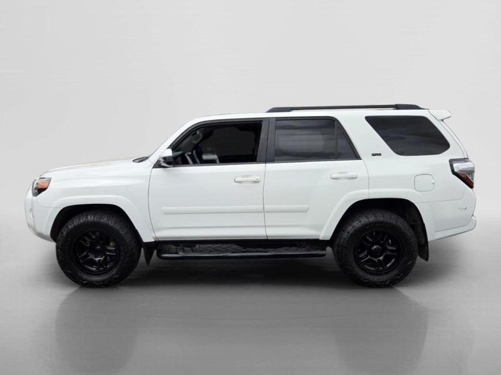 Used 2020 Toyota 4Runner SR5 AWD/4WD image 2