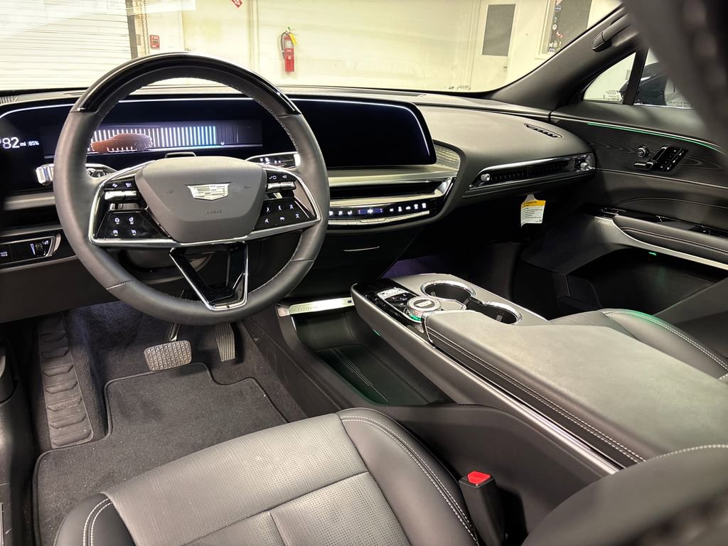 New 2025 Cadillac Lyriq Luxury RWD image 33