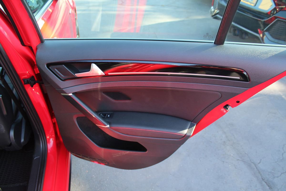 Used 2015 Volkswagen GTI SE FWD image 24