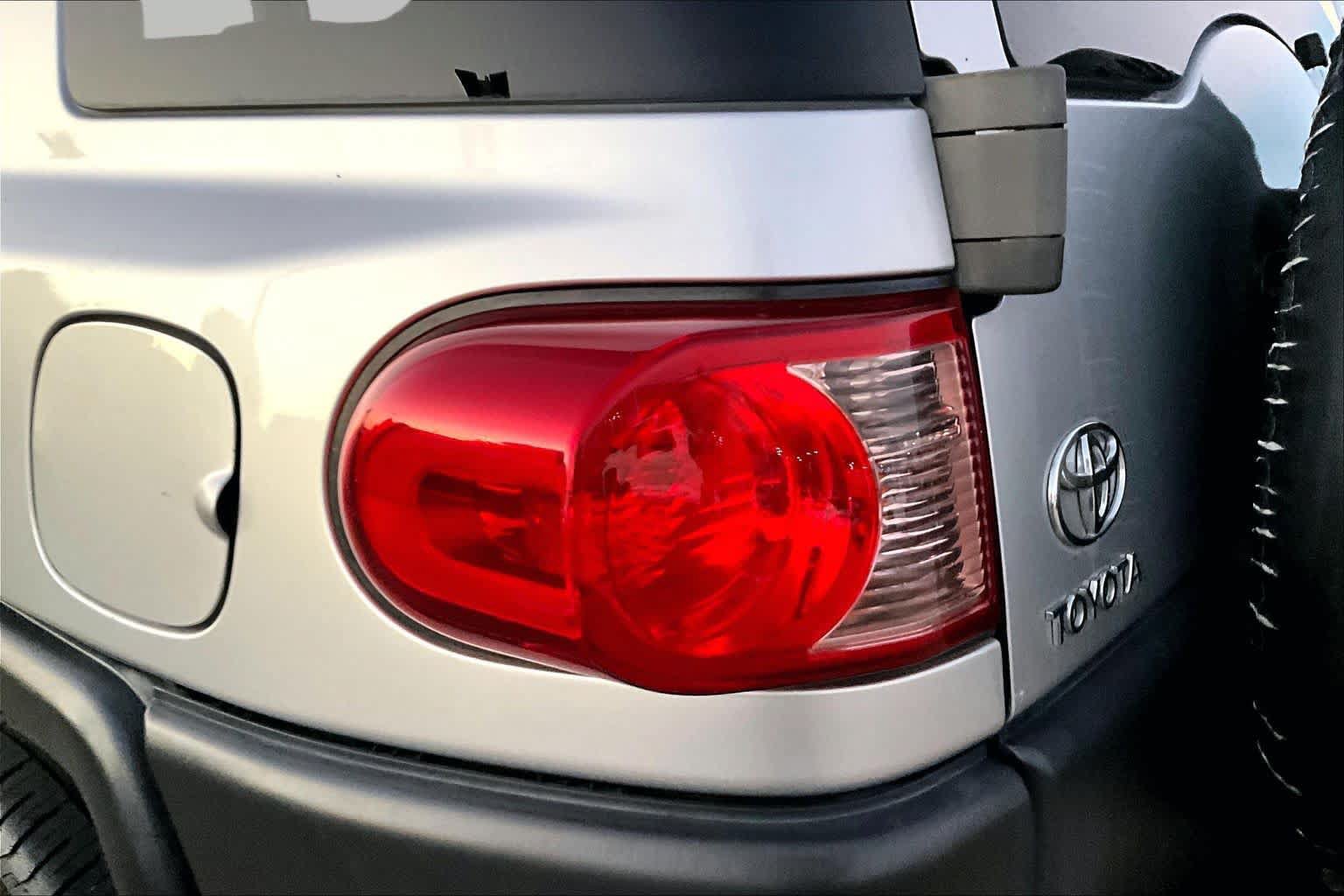 Used 2008 Toyota FJ Cruiser 2WD w/ Upgrade Pkg 1 image 28