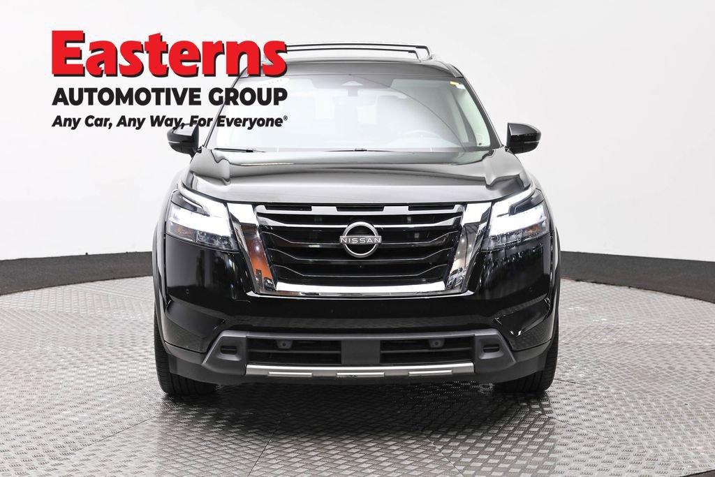 Used 2023 Nissan Pathfinder SL w/ SL Premium Package image 2